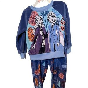 2/$10⬅️ Elisa Frozen Pajamas Set size 3